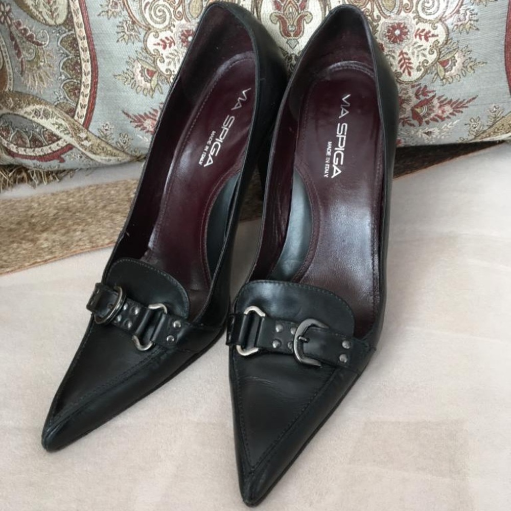 Via Spiga Black Pointed Toe Leather Heels with Buckle Detail